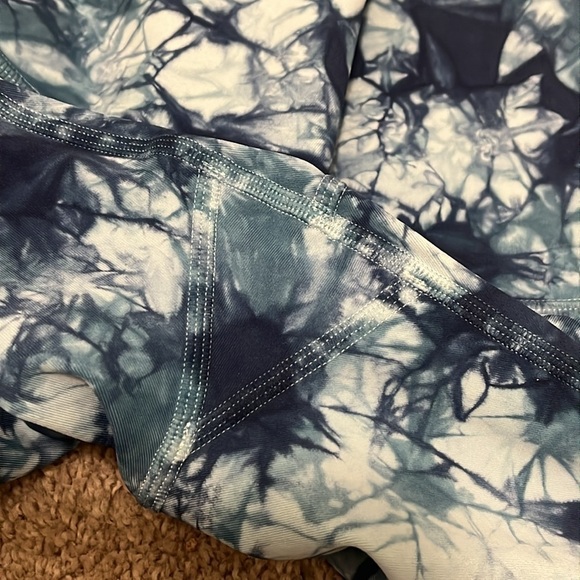 Lululemon Wunder Under Hi-Rise 7/8 Tight in  Shibori Blue Haze - size 2 - Picture 9 of 11